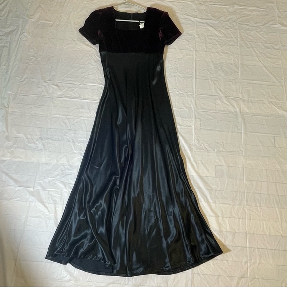 Exclusively Gantos,long maxi evening dress,velvet upper section. - Picture 9 of 10